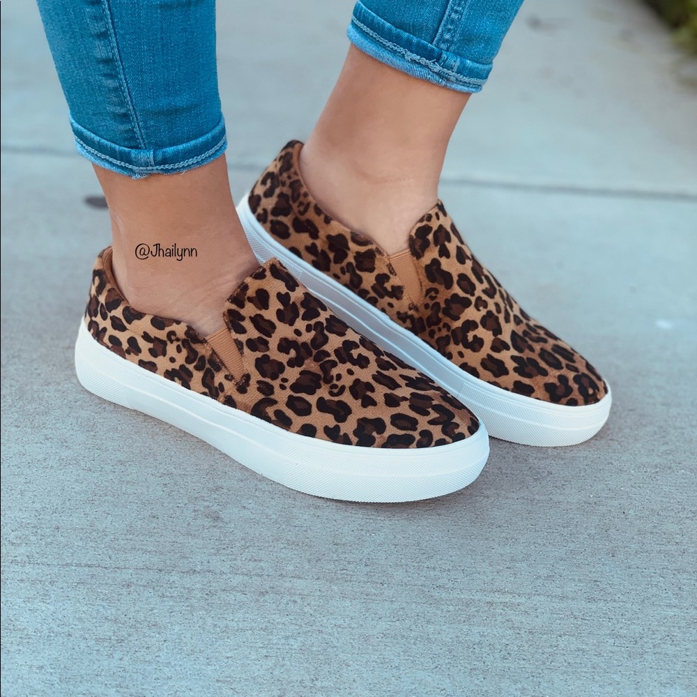 HP 😍 Soft Leopard print slip on sneaker - Picture 5 of 7